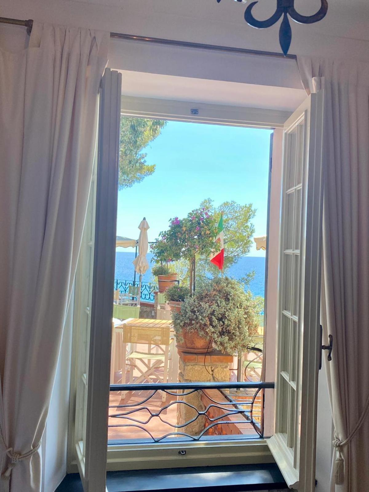 Hotel Punta Est Finale Ligure Exterior photo