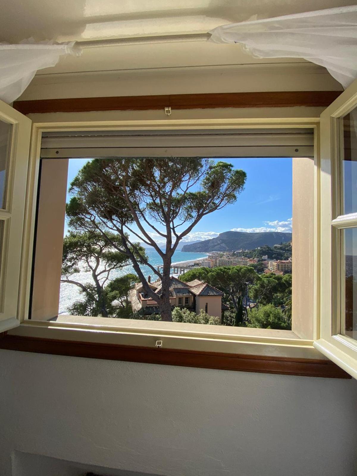 Hotel Punta Est Finale Ligure Exterior photo