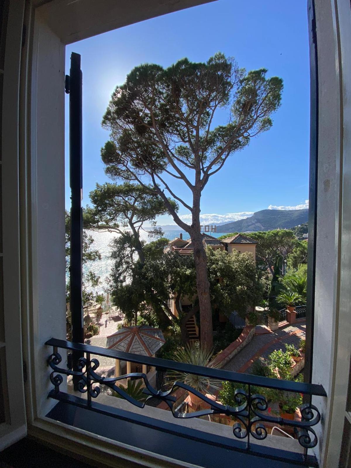 Hotel Punta Est Finale Ligure Exterior photo