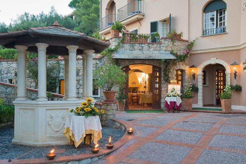 Hotel Punta Est Finale Ligure Exterior photo