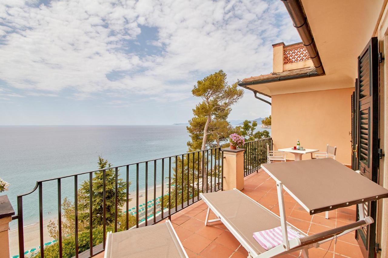 Hotel Punta Est Finale Ligure Exterior photo